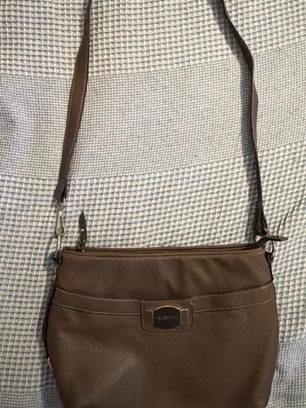 Vintage Rosetti Shoulder Hobo Style Bag Brown Zipper Closure Compartments Used.